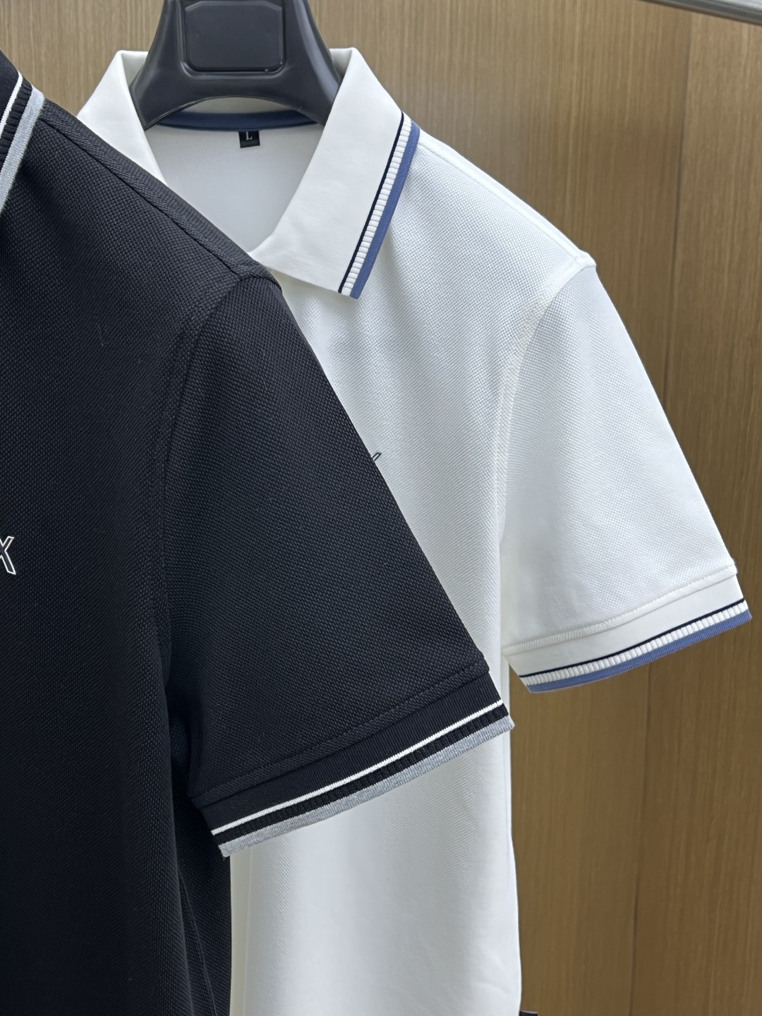 早春 AJ 🔥🔥早春新款男士标识短袖Polo衫，延续经典商务休闲翻领POLO恤.该款Polo衫采用丝光双