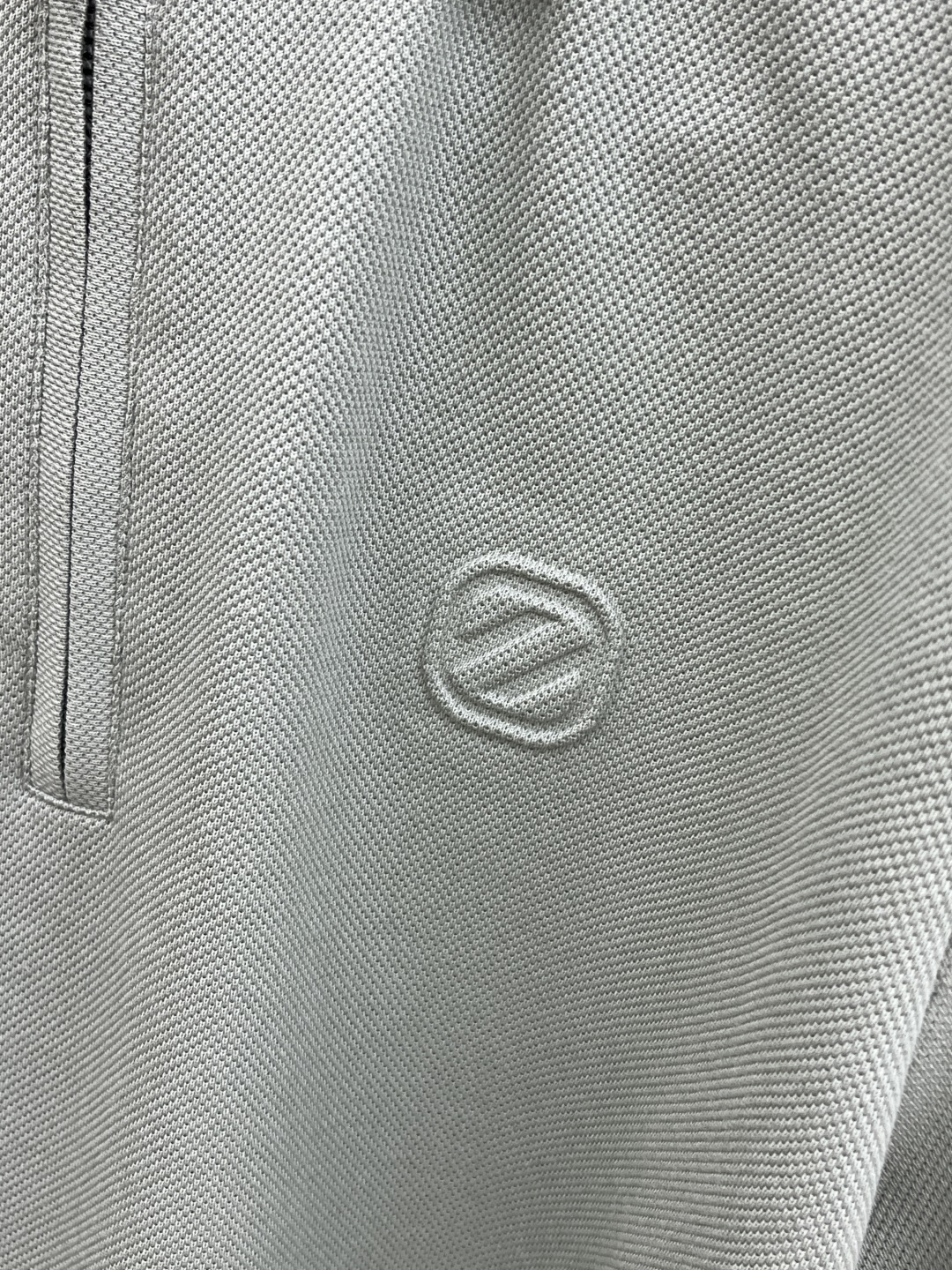 早春 ZZ 🔥🔥早春新款男士标识短袖Polo衫，延续经典商务休闲翻领POLO恤.该款Polo衫采用丝光双