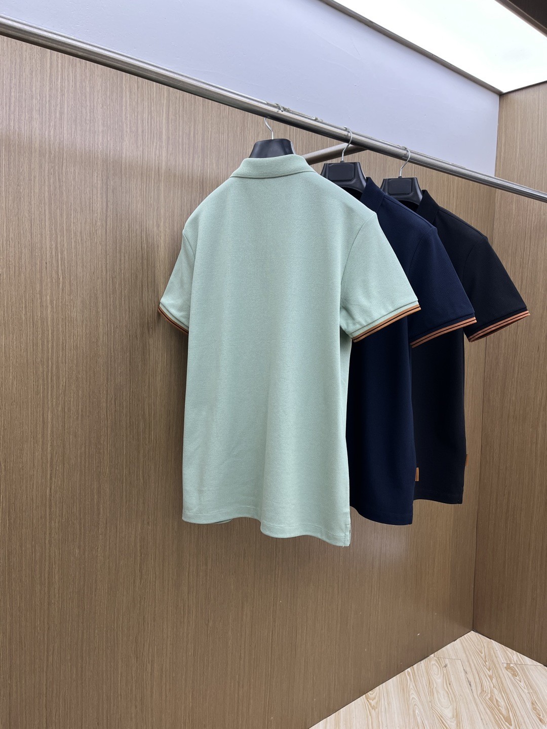 早春 ZZ 🔥🔥早春新款男士标识短袖Polo衫，延续经典商务休闲翻领POLO恤.该款Polo衫采用丝光双