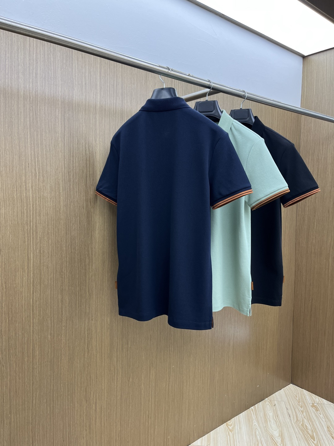 早春 ZZ 🔥🔥早春新款男士标识短袖Polo衫，延续经典商务休闲翻领POLO恤.该款Polo衫采用丝光双