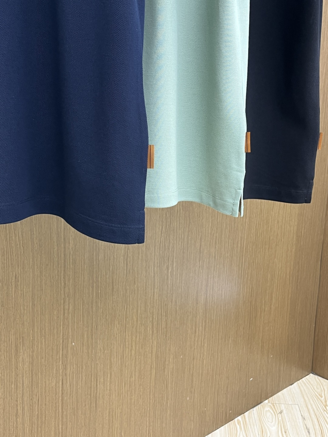 早春 ZZ 🔥🔥早春新款男士标识短袖Polo衫，延续经典商务休闲翻领POLO恤.该款Polo衫采用丝光双