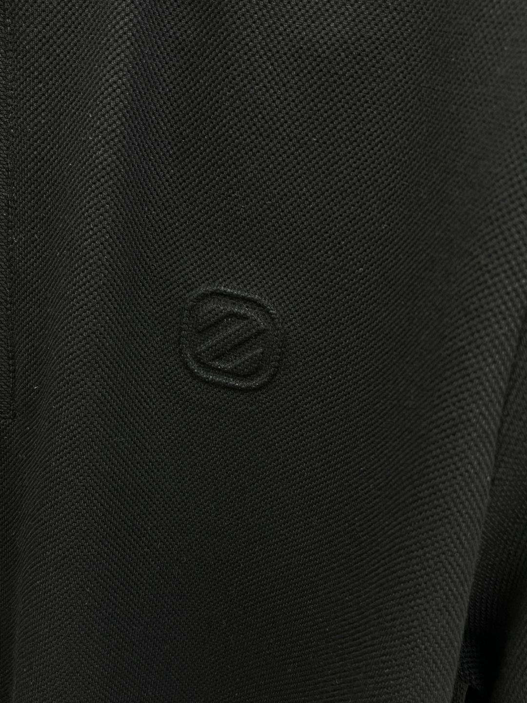 早春 ZZ 🔥🔥早春新款男士标识短袖Polo衫，延续经典商务休闲翻领POLO恤.该款Polo衫采用丝光双