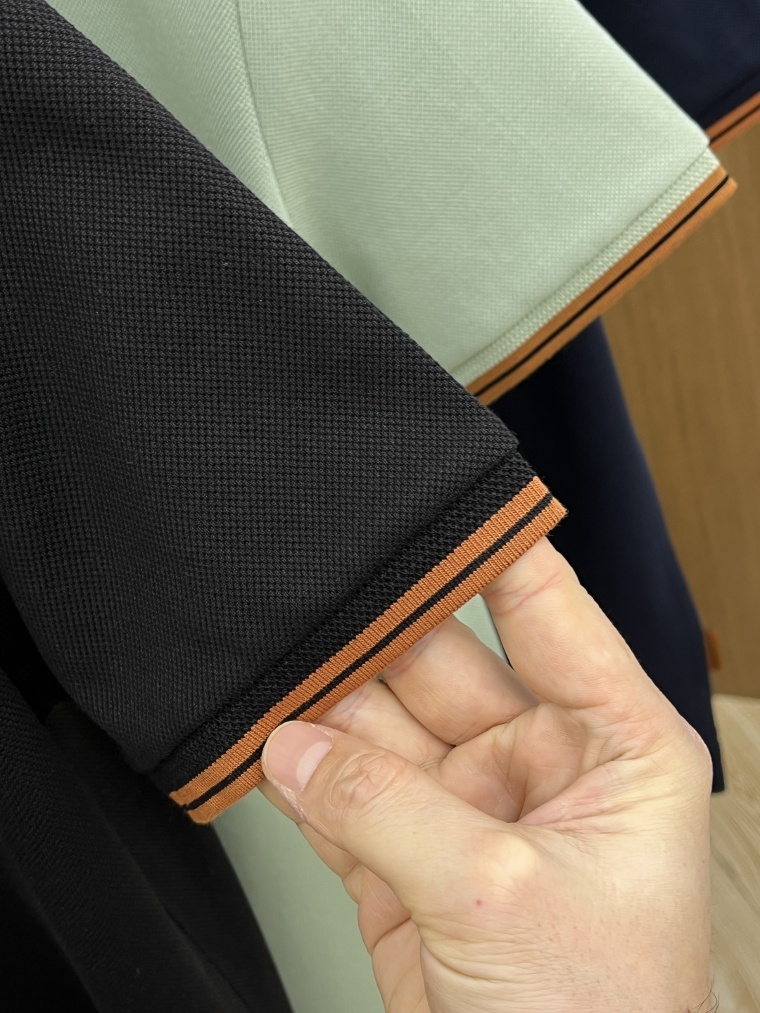 早春 ZZ 🔥🔥早春新款男士标识短袖Polo衫，延续经典商务休闲翻领POLO恤.该款Polo衫采用丝光双