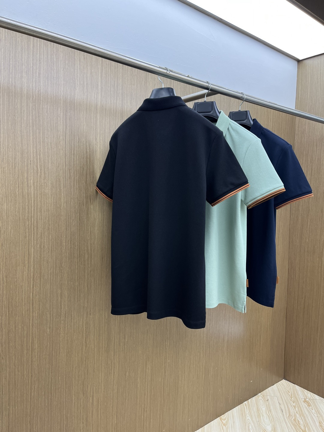 早春 ZZ 🔥🔥早春新款男士标识短袖Polo衫，延续经典商务休闲翻领POLO恤.该款Polo衫采用丝光双