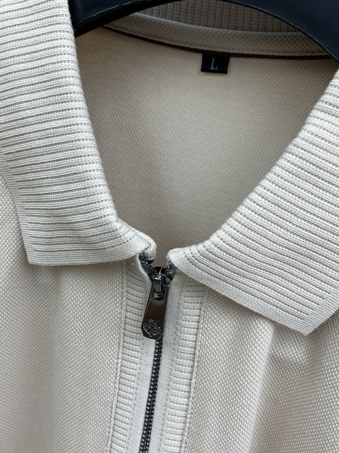 早春 Loro Piana 🔥🔥早春新款男士标识短袖Polo衫，延续经典商务休闲翻领POLO恤.该款Po