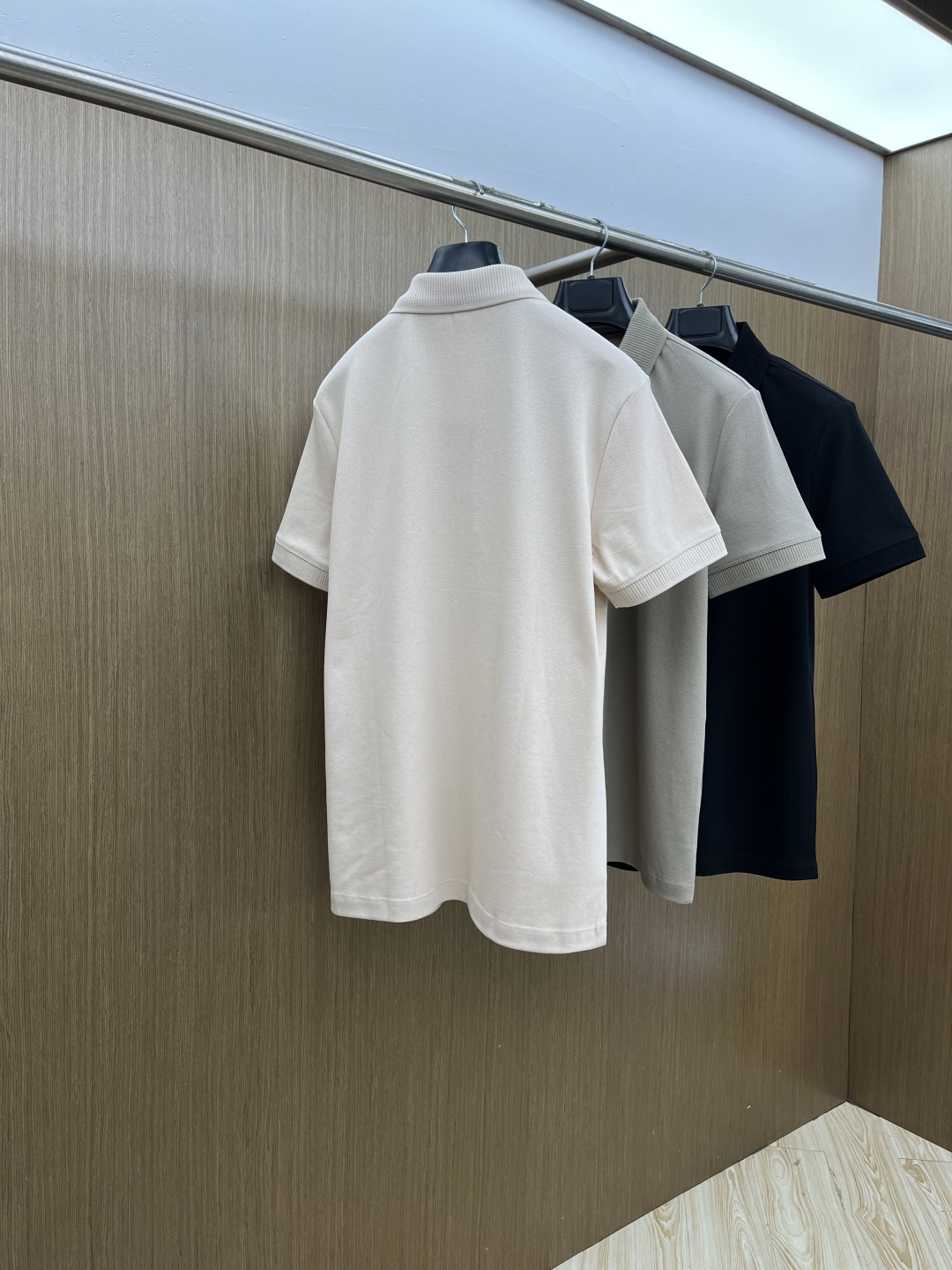 早春 Loro Piana 🔥🔥早春新款男士标识短袖Polo衫，延续经典商务休闲翻领POLO恤.该款Po