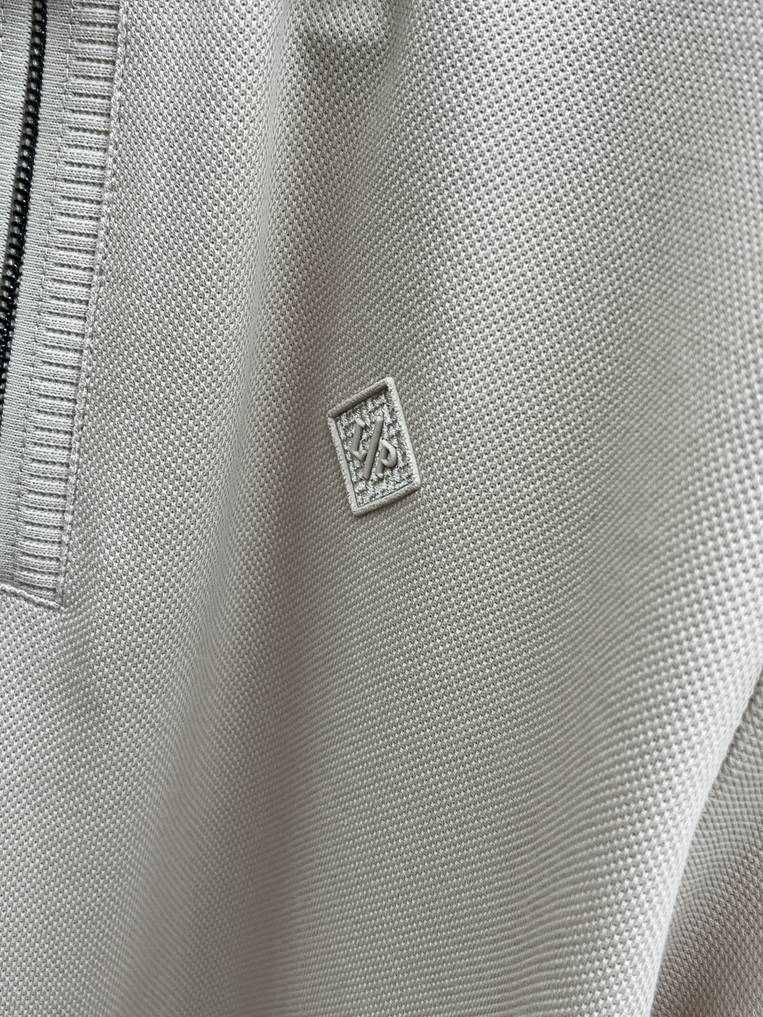 早春 Loro Piana 🔥🔥早春新款男士标识短袖Polo衫，延续经典商务休闲翻领POLO恤.该款Po