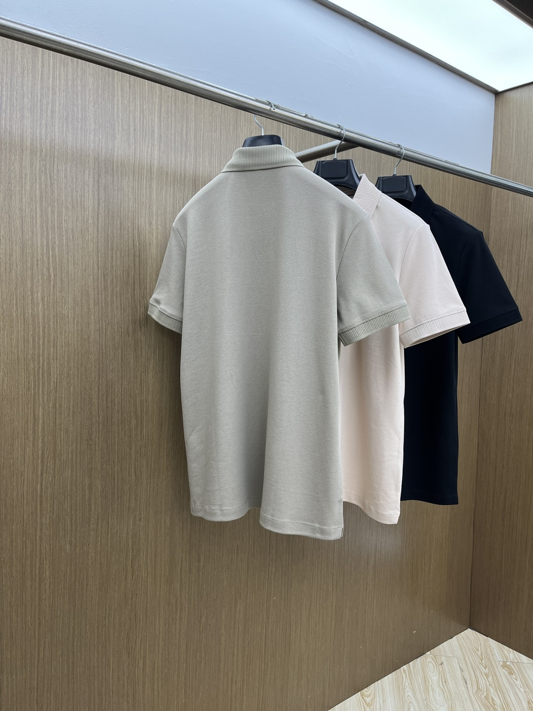 早春 Loro Piana 🔥🔥早春新款男士标识短袖Polo衫，延续经典商务休闲翻领POLO恤.该款Po