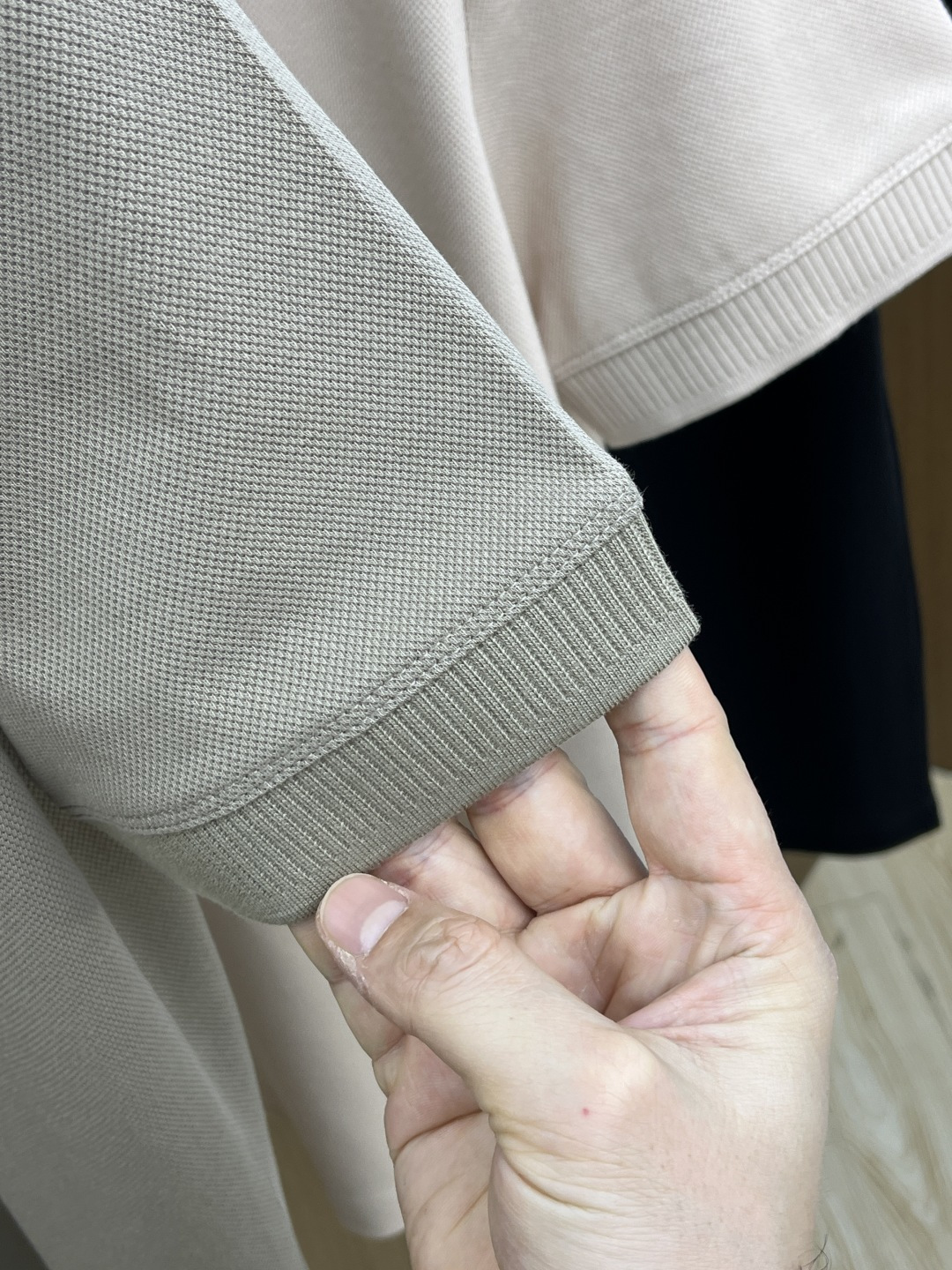 早春 Loro Piana 🔥🔥早春新款男士标识短袖Polo衫，延续经典商务休闲翻领POLO恤.该款Po