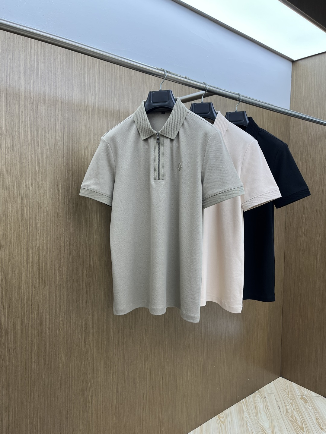 早春 Loro Piana 🔥🔥早春新款男士标识短袖Polo衫，延续经典商务休闲翻领POLO恤.该款Po