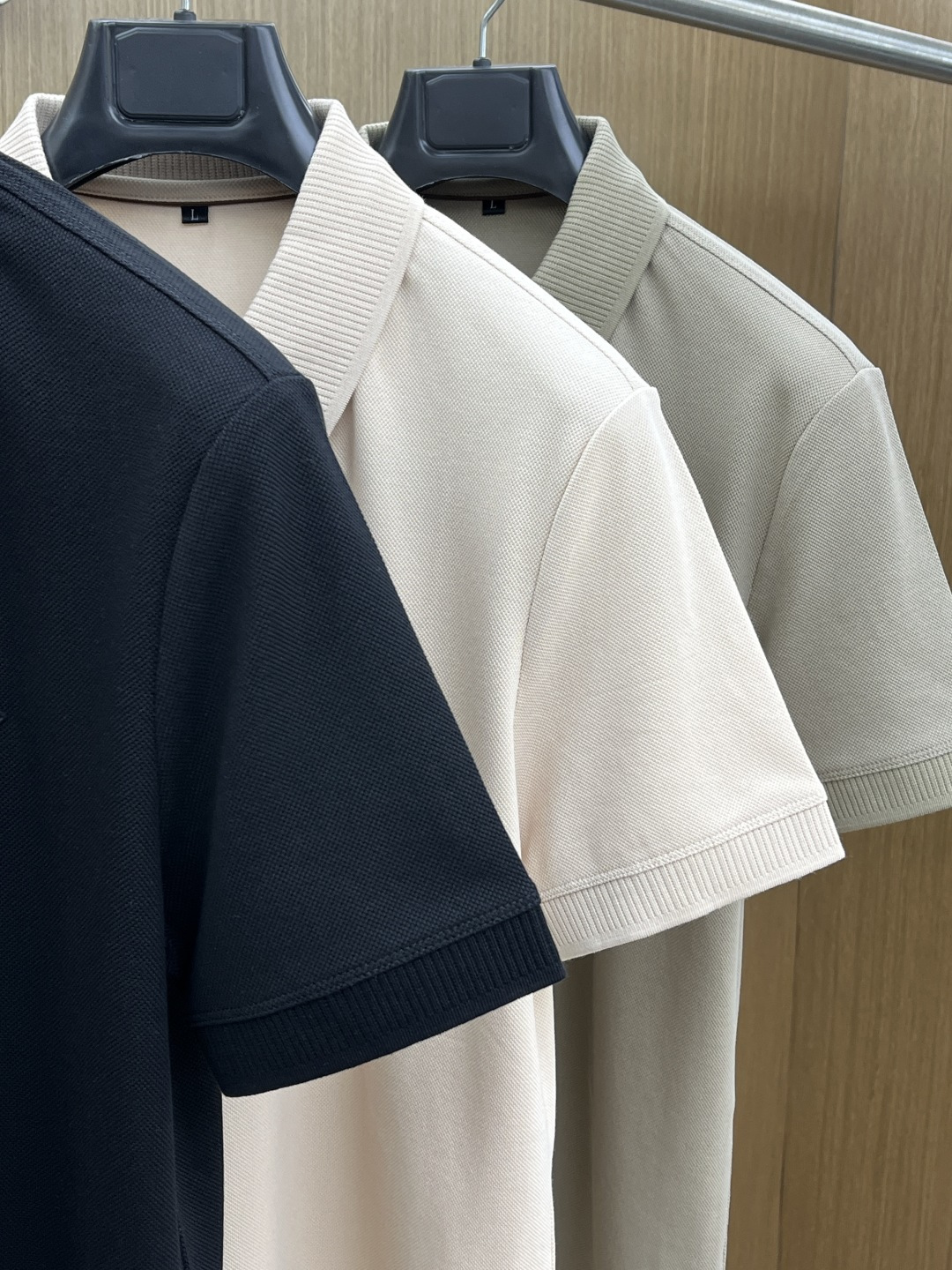 早春 Loro Piana 🔥🔥早春新款男士标识短袖Polo衫，延续经典商务休闲翻领POLO恤.该款Po