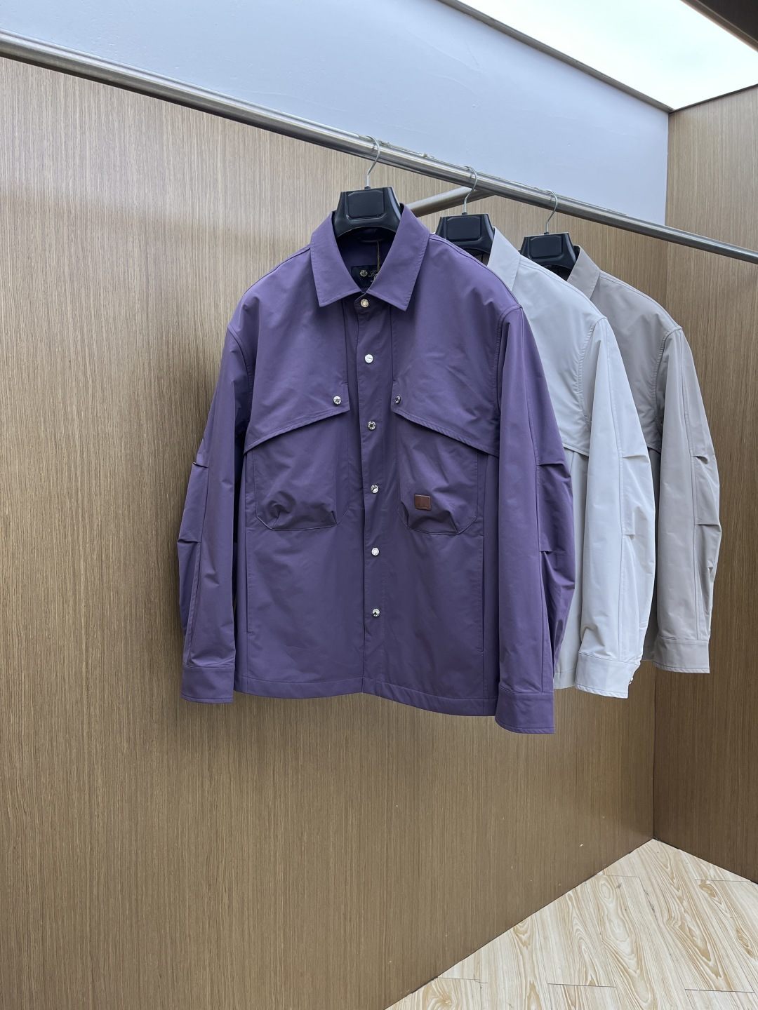 NO:759142,Early Spring LP 1956 Early Spring Light Luxury Series, the latest fashionable lapel jackets. Every detail shows craftsmanship and enough advanced structural tailoring design changes to show men's diverse image changes. Slim and neat, tailored to meet the current popular multi-layered wear, custom studded buttons, unique. Versatile styles for life. Complete with three standards. Boutique shipments. Sizes M-3XL D11, loro piana, jackets & coats, jackets & coats,19860909早春 LP 1956早春轻奢系列,最新时尚翻领夹克外套..处处细节显工艺足够的高级结构性剪裁的设计改变来展现男士多样的形象变化,修身利落、剪裁合体,满足时下正流行的多层次穿搭,定制钉扣,独一无二.生活百搭款式 三标齐全 精品出货 尺码M-3XL  D11,,loro piana,jackets & coats,jackets & coats,,Men's clothing