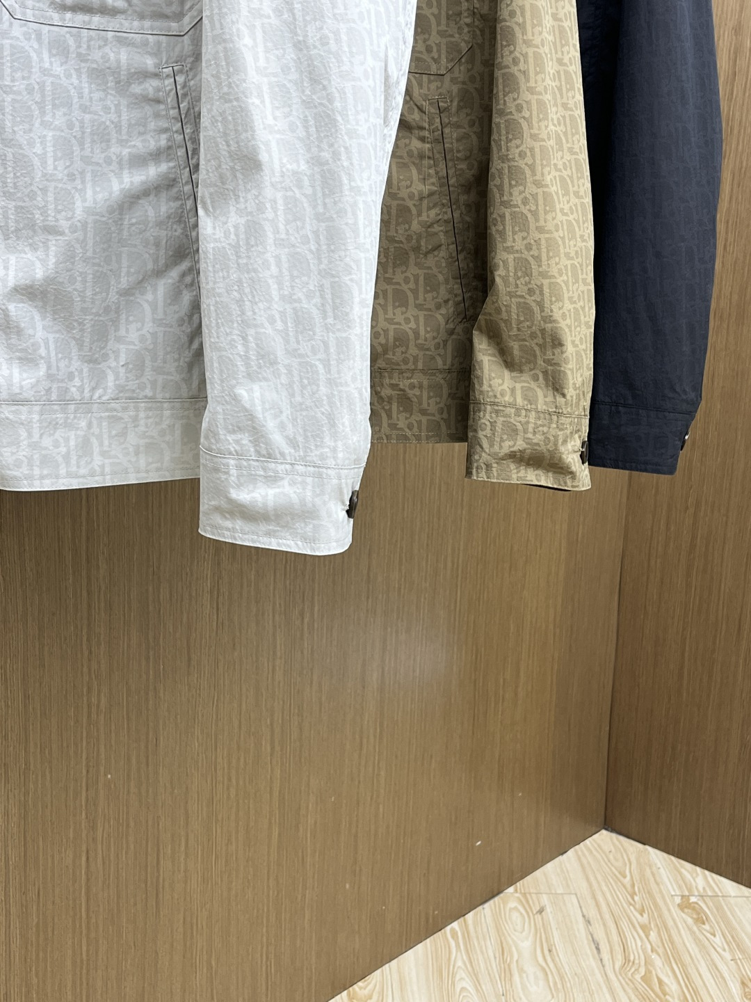 早春 CD 🔥🔥早春系列，最新时尚提花翻领夹克外套.处处细节显工艺足够的高级 结构性剪裁的设计改变来展现