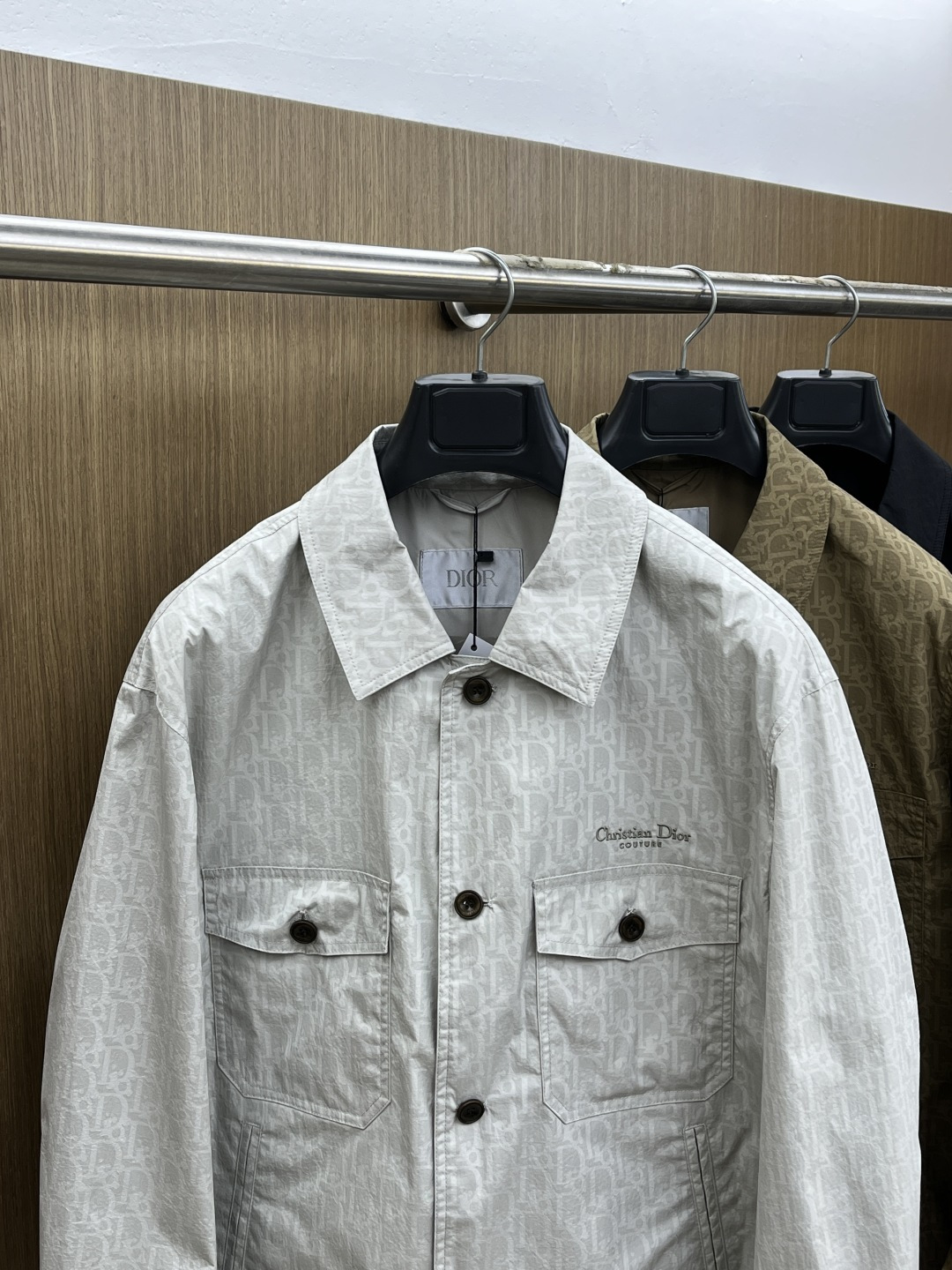 早春 CD 🔥🔥早春系列，最新时尚提花翻领夹克外套.处处细节显工艺足够的高级 结构性剪裁的设计改变来展现