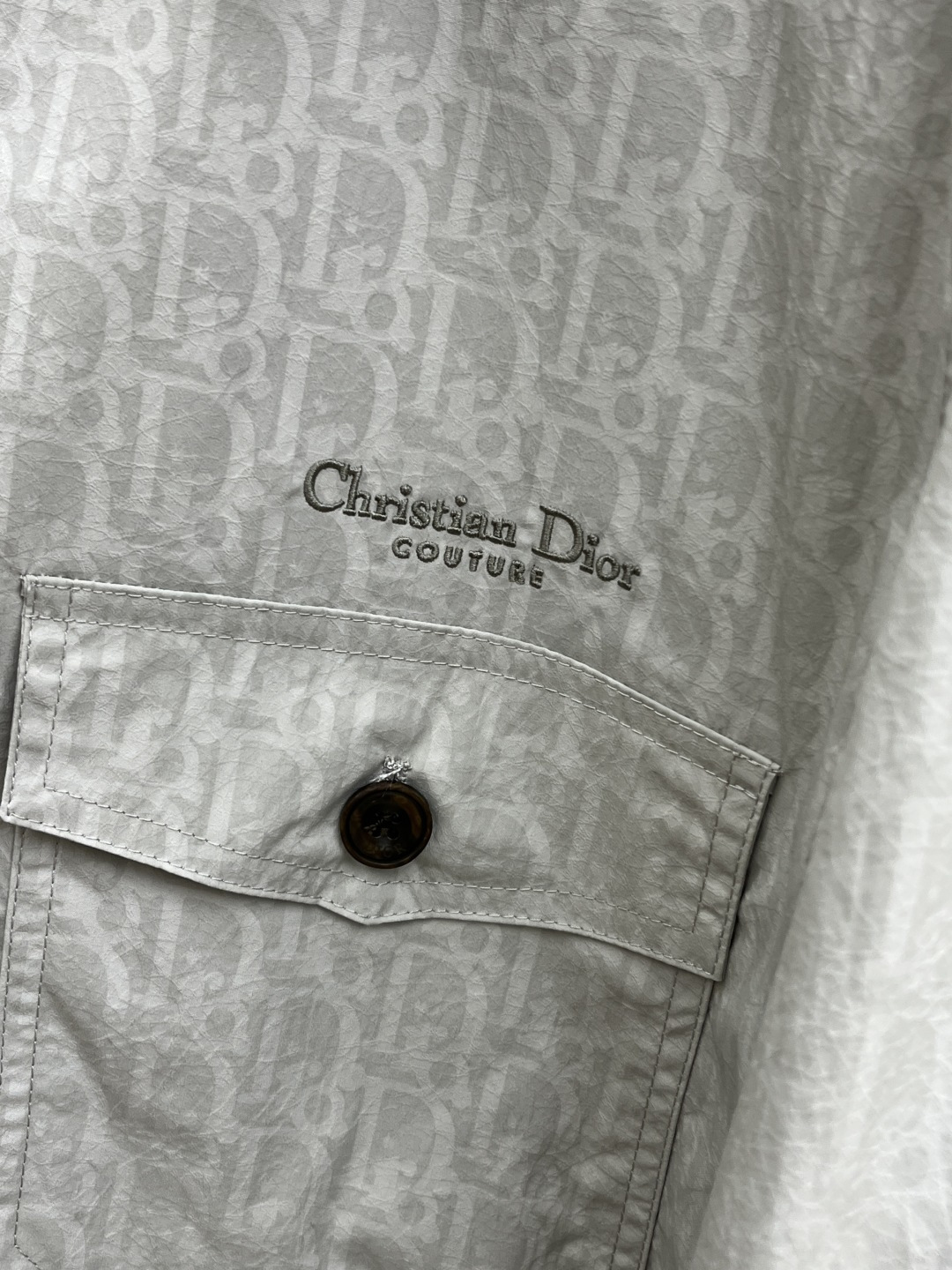 早春 CD 🔥🔥早春系列，最新时尚提花翻领夹克外套.处处细节显工艺足够的高级 结构性剪裁的设计改变来展现