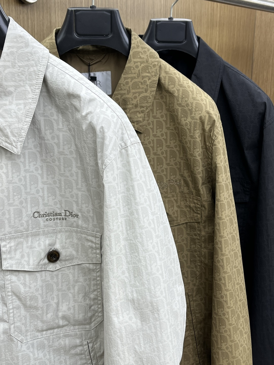 早春 CD 🔥🔥早春系列，最新时尚提花翻领夹克外套.处处细节显工艺足够的高级 结构性剪裁的设计改变来展现