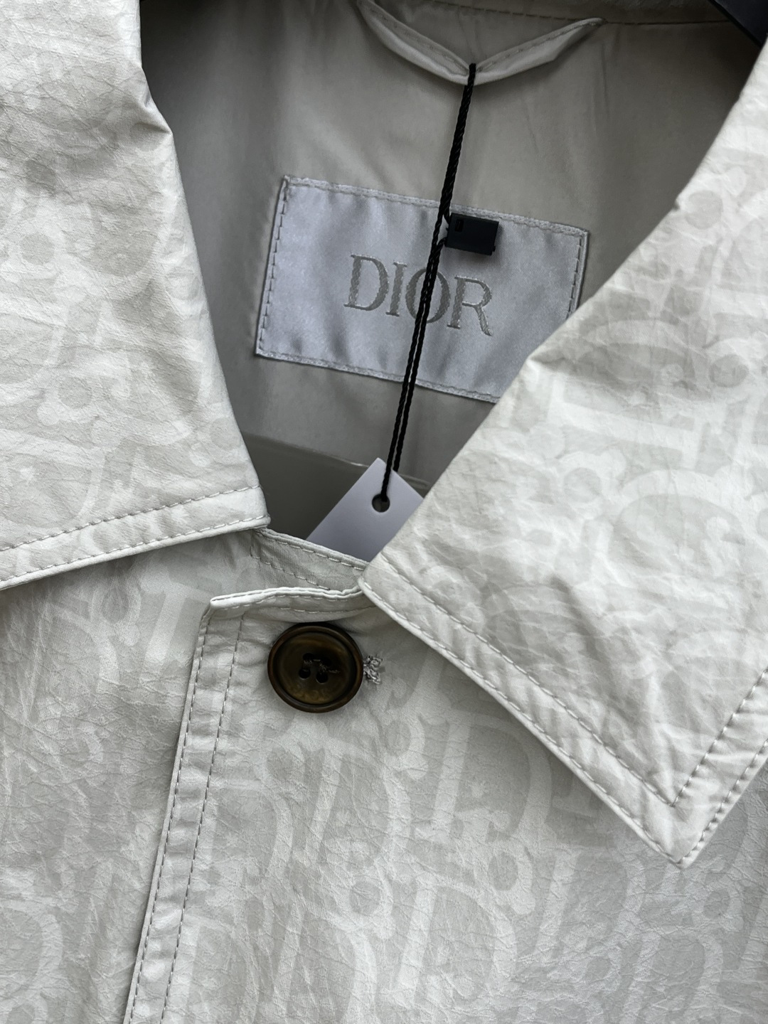 早春 CD 🔥🔥早春系列，最新时尚提花翻领夹克外套.处处细节显工艺足够的高级 结构性剪裁的设计改变来展现