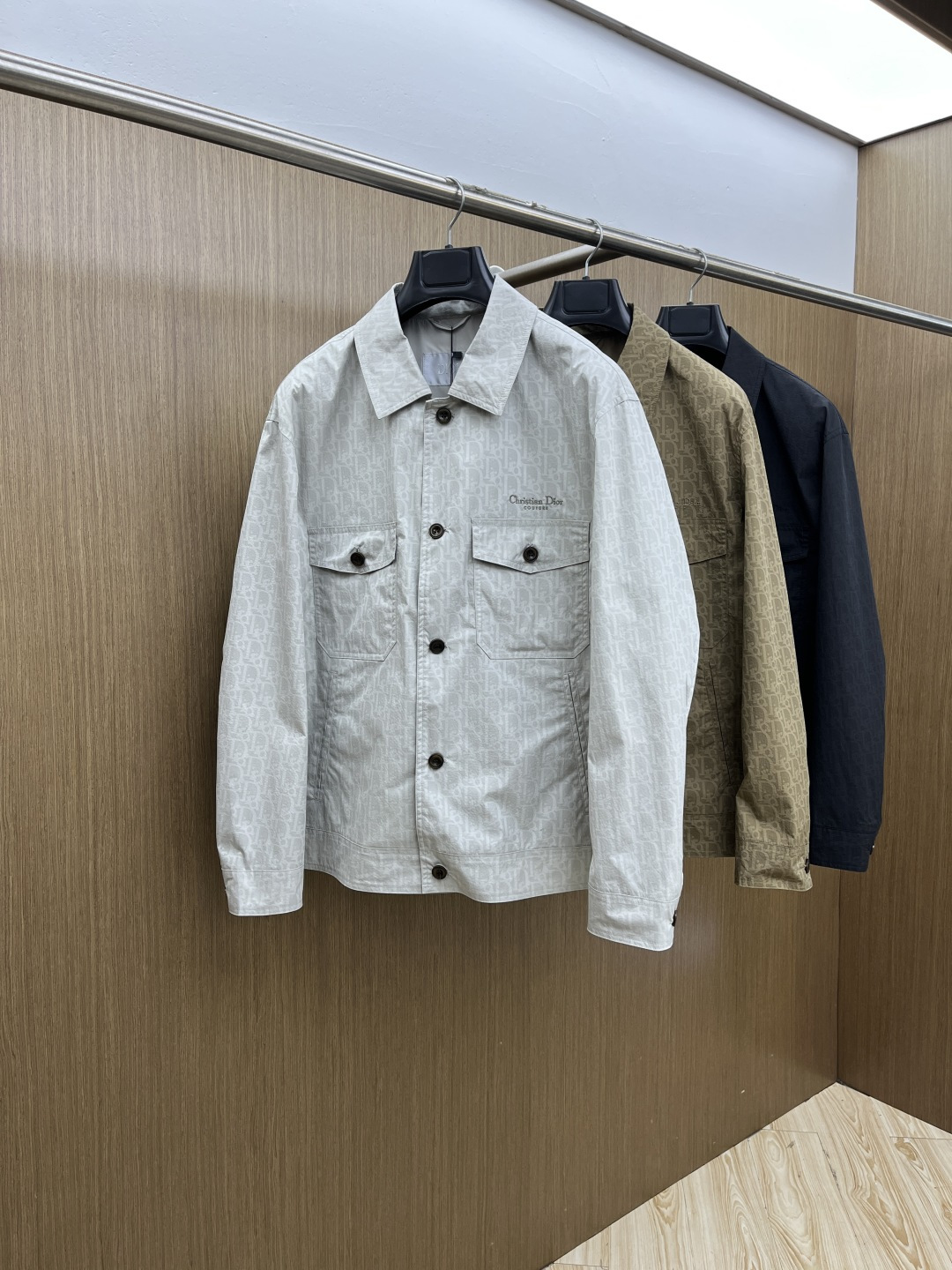 早春 CD 🔥🔥早春系列，最新时尚提花翻领夹克外套.处处细节显工艺足够的高级 结构性剪裁的设计改变来展现