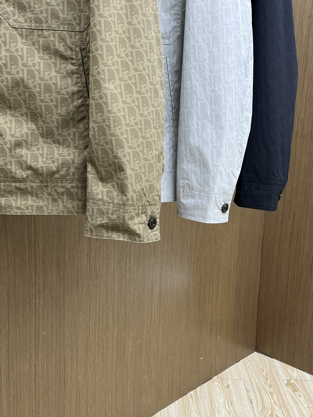 早春 CD 🔥🔥早春系列，最新时尚提花翻领夹克外套.处处细节显工艺足够的高级 结构性剪裁的设计改变来展现