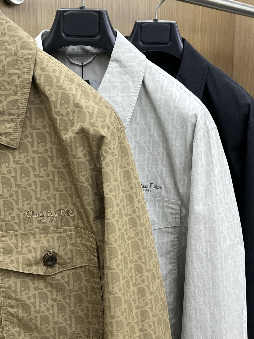 早春 CD 🔥🔥早春系列，最新时尚提花翻领夹克外套.处处细节显工艺足够的高级 结构性剪裁的设计改变来展现