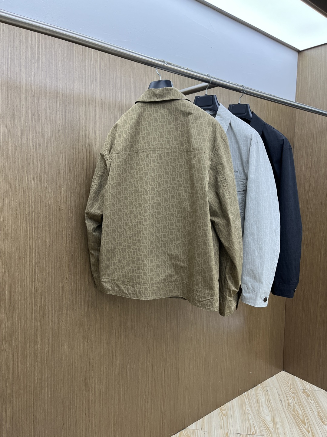 早春 CD 🔥🔥早春系列，最新时尚提花翻领夹克外套.处处细节显工艺足够的高级 结构性剪裁的设计改变来展现