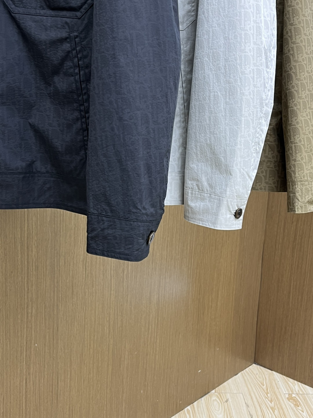 早春 CD 🔥🔥早春系列，最新时尚提花翻领夹克外套.处处细节显工艺足够的高级 结构性剪裁的设计改变来展现