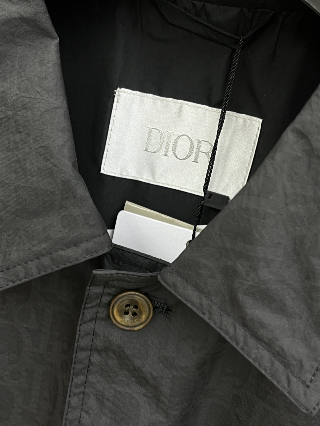 早春 CD 🔥🔥早春系列，最新时尚提花翻领夹克外套.处处细节显工艺足够的高级 结构性剪裁的设计改变来展现