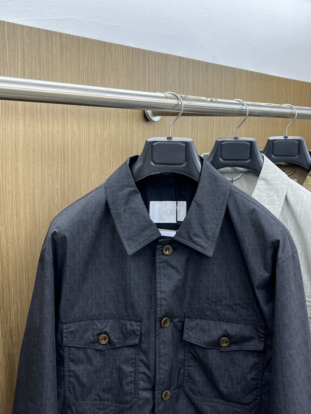 早春 CD 🔥🔥早春系列，最新时尚提花翻领夹克外套.处处细节显工艺足够的高级 结构性剪裁的设计改变来展现