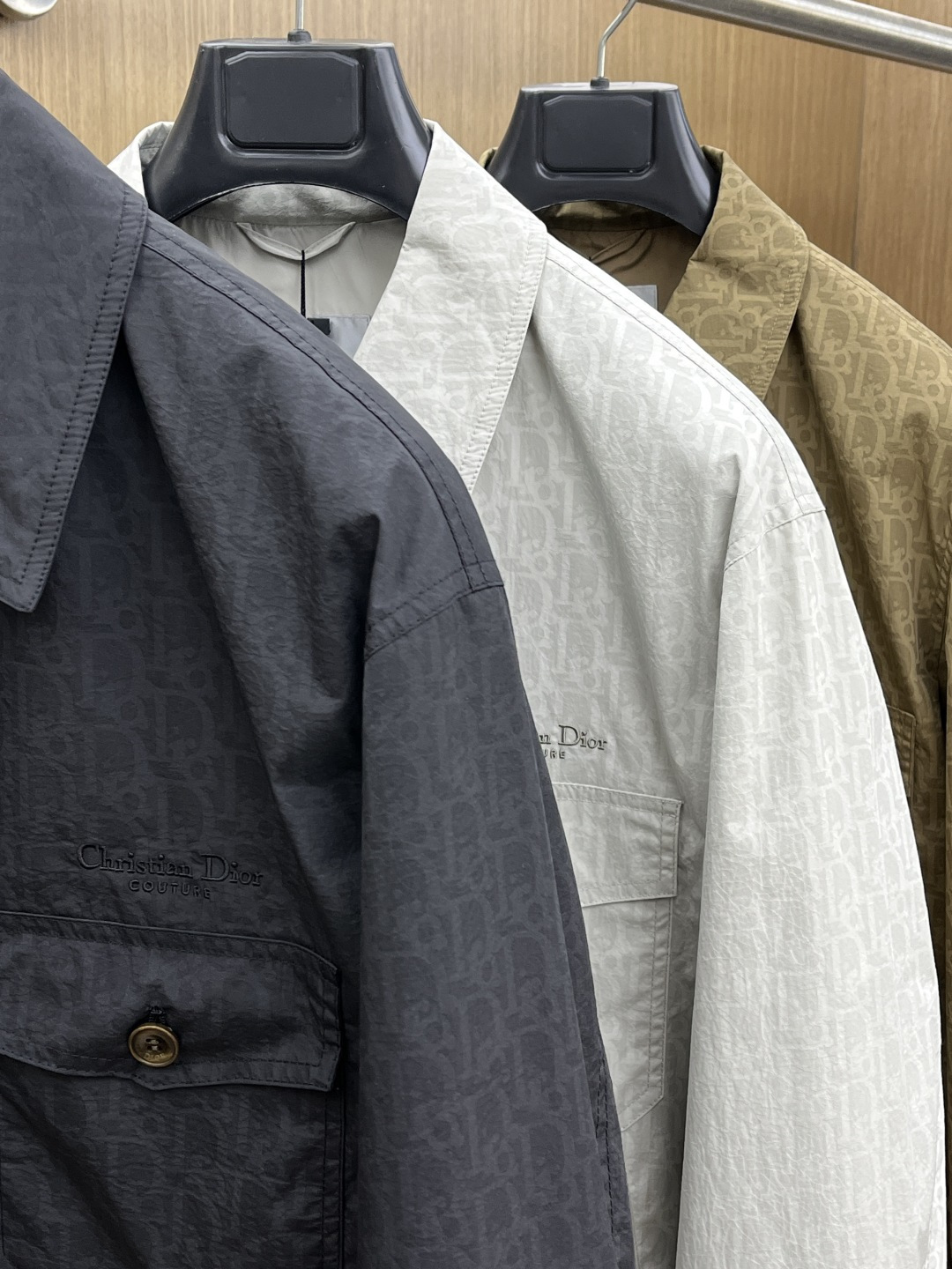 早春 CD 🔥🔥早春系列，最新时尚提花翻领夹克外套.处处细节显工艺足够的高级 结构性剪裁的设计改变来展现