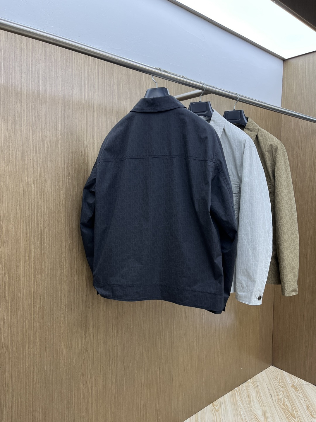 早春 CD 🔥🔥早春系列，最新时尚提花翻领夹克外套.处处细节显工艺足够的高级 结构性剪裁的设计改变来展现