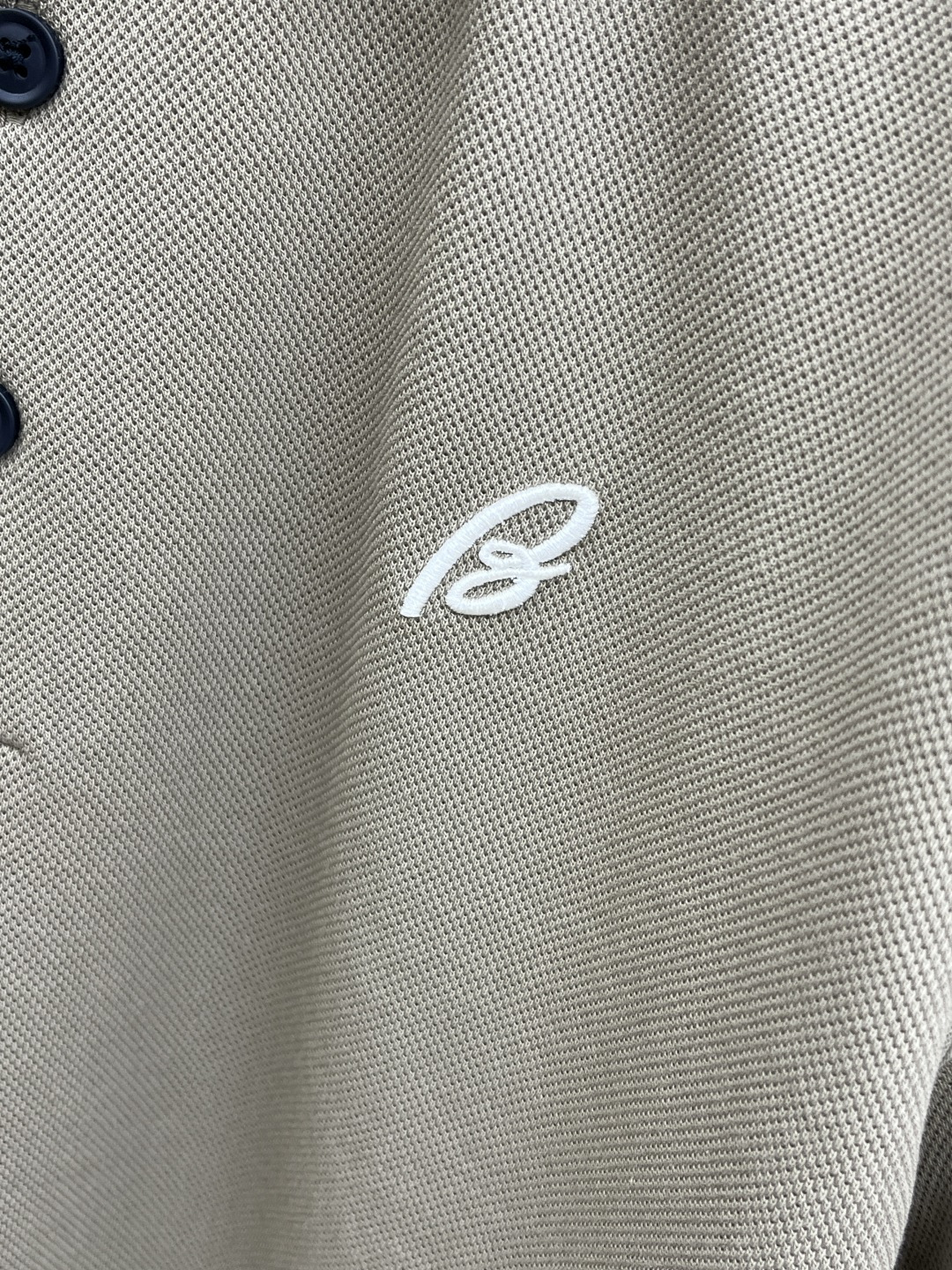 早春 Bunoi 🔥🔥早春新款男士标识短袖Polo衫，延续经典商务休闲翻领POLO恤.该款Polo衫采用