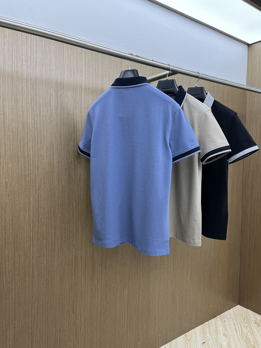 早春 Bunoi 🔥🔥早春新款男士标识短袖Polo衫，延续经典商务休闲翻领POLO恤.该款Polo衫采用