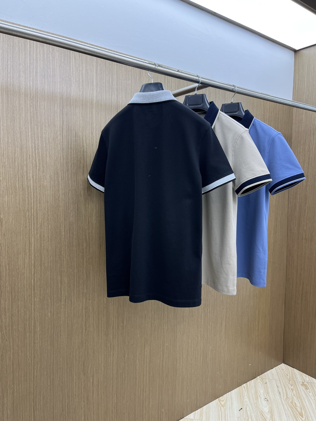 早春 Bunoi 🔥🔥早春新款男士标识短袖Polo衫，延续经典商务休闲翻领POLO恤.该款Polo衫采用