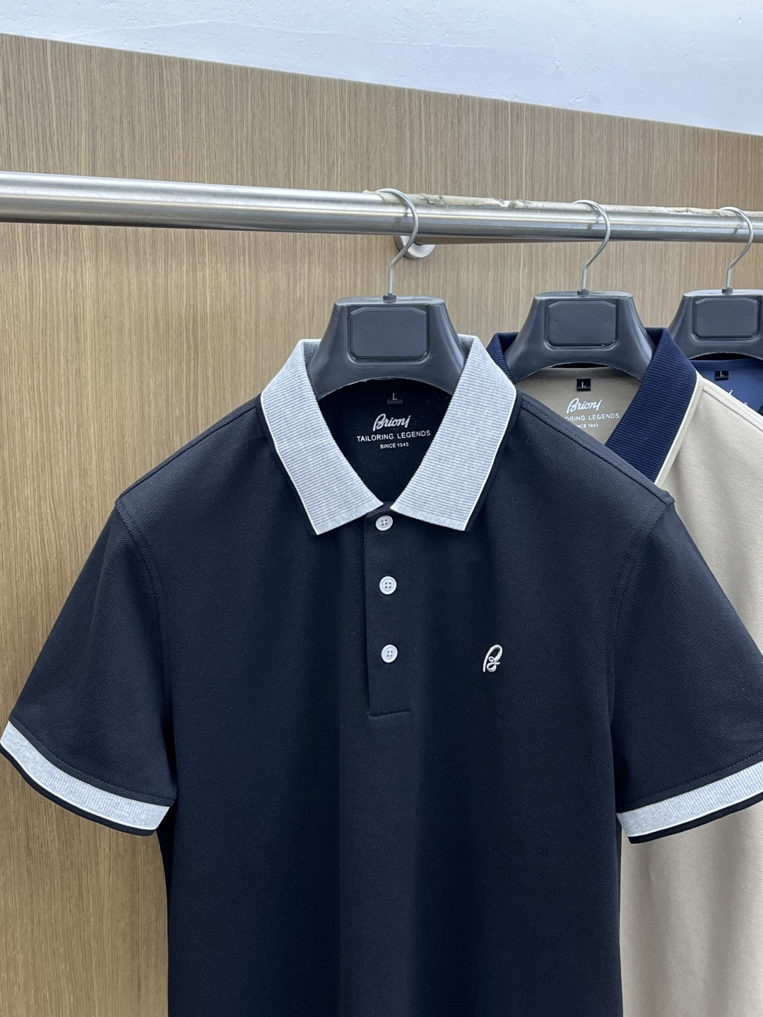 早春 Bunoi 🔥🔥早春新款男士标识短袖Polo衫，延续经典商务休闲翻领POLO恤.该款Polo衫采用