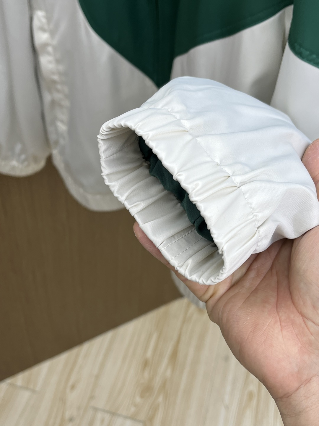 早春款 LV 🔥🔥早春休闲系列，最新时尚立领夹克外套.大胆前卫的撞色设计，处处细节显工艺足够的高级 结构