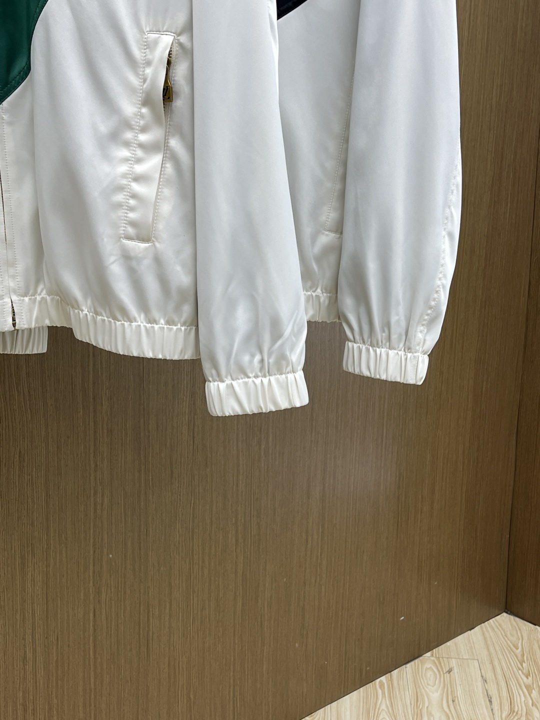 早春款 LV 🔥🔥早春休闲系列，最新时尚立领夹克外套.大胆前卫的撞色设计，处处细节显工艺足够的高级 结构