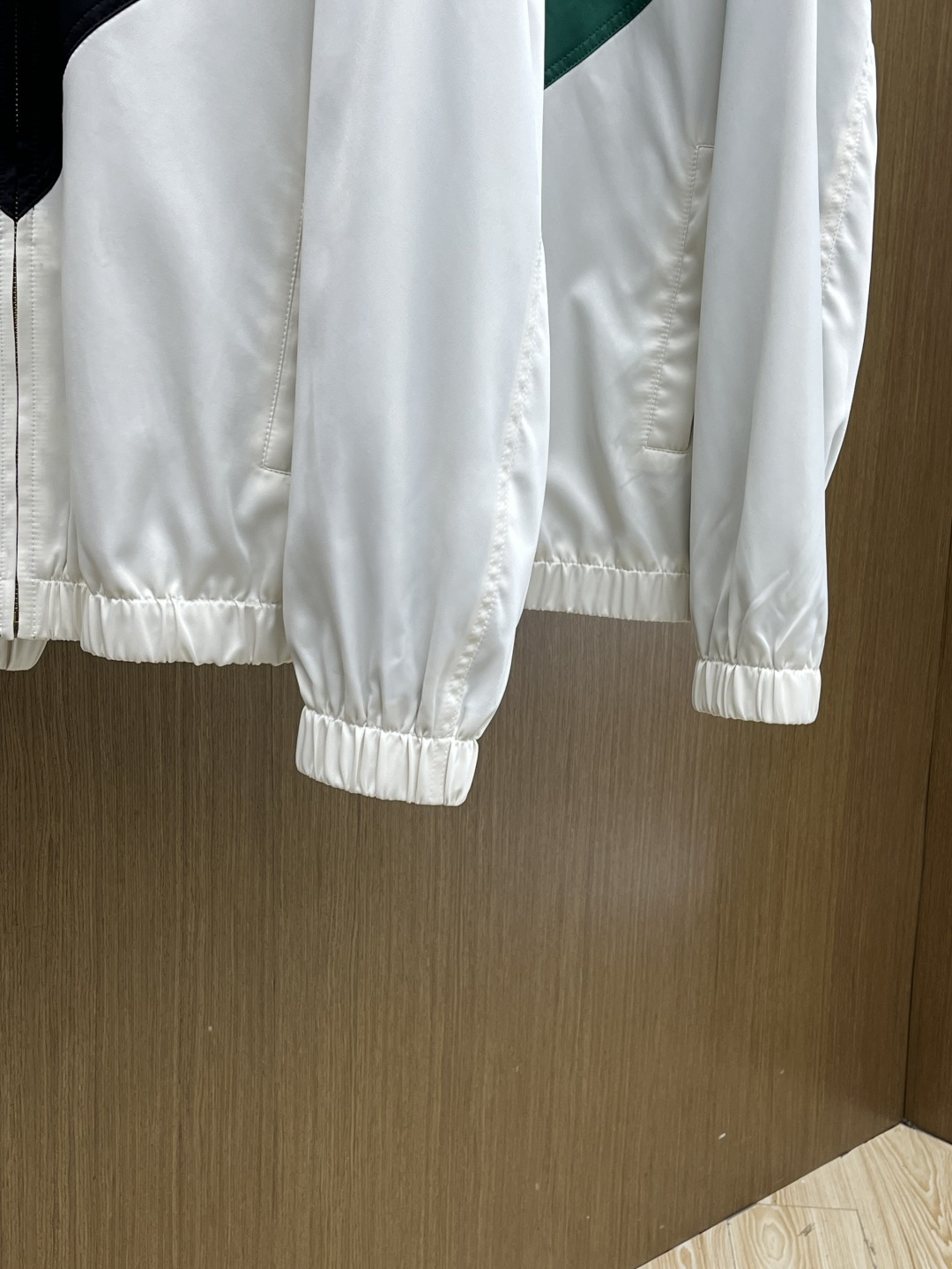 早春款 LV 🔥🔥早春休闲系列，最新时尚立领夹克外套.大胆前卫的撞色设计，处处细节显工艺足够的高级 结构