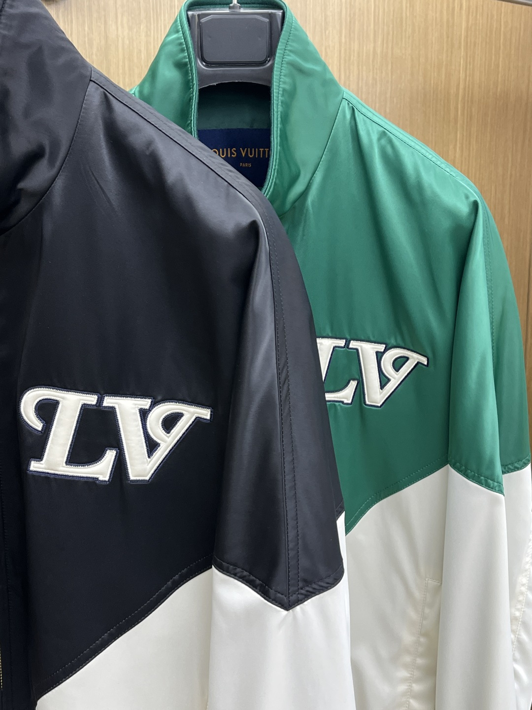 早春款 LV 🔥🔥早春休闲系列，最新时尚立领夹克外套.大胆前卫的撞色设计，处处细节显工艺足够的高级 结构