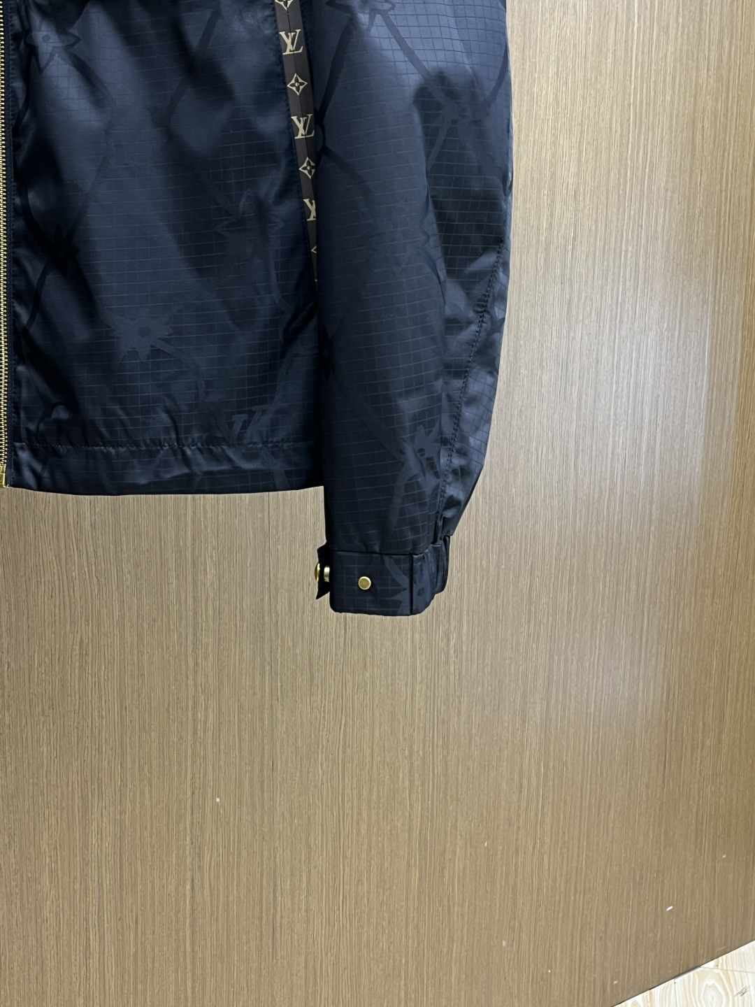 早春款 LV 🔥🔥早春休闲系列，最新时尚连帽夹克外套.提花棉料，老花元素交叉提升整体的调性，处处细节显工