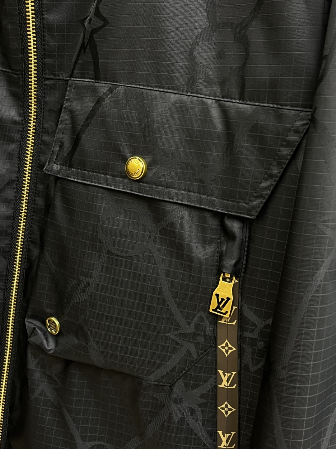 早春款 LV 🔥🔥早春休闲系列，最新时尚连帽夹克外套.提花棉料，老花元素交叉提升整体的调性，处处细节显工