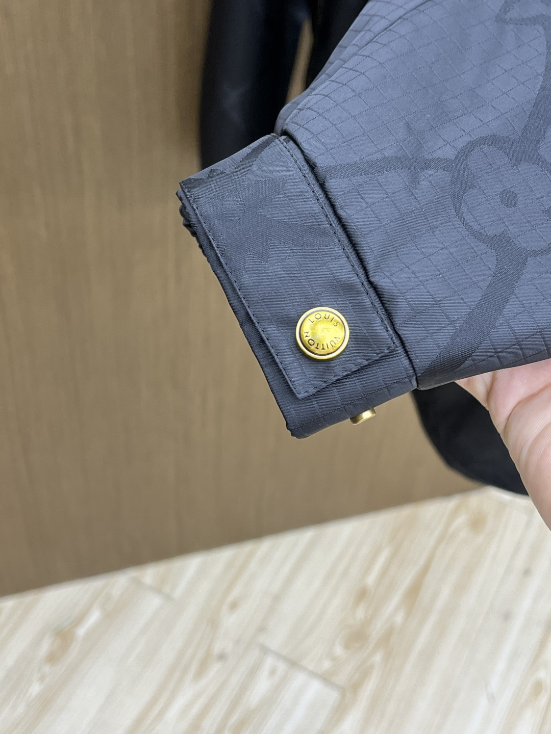 早春款 LV 🔥🔥早春休闲系列，最新时尚连帽夹克外套.提花棉料，老花元素交叉提升整体的调性，处处细节显工