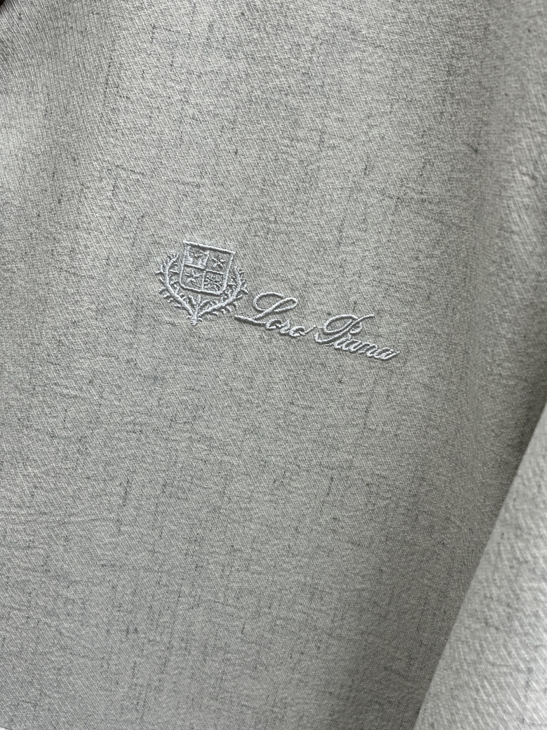 早春款 Loro Piana 🔥🔥早春轻奢老钱风系列，最新时尚排扣立领夹克外套.简约不单一，处处细节显工