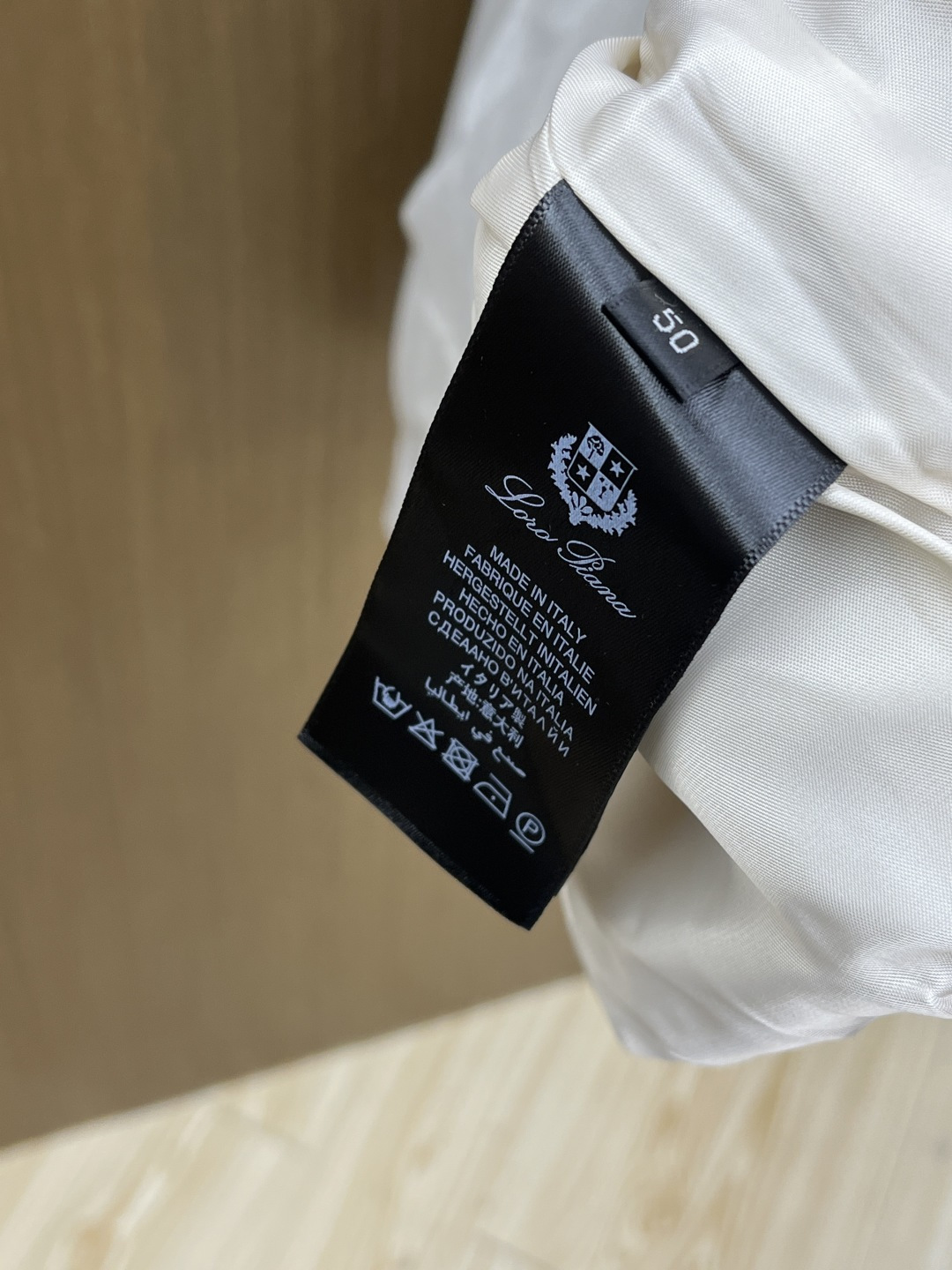 早春款 Loro Piana 🔥🔥早春轻奢老钱风系列，最新时尚排扣立领夹克外套.简约不单一，处处细节显工