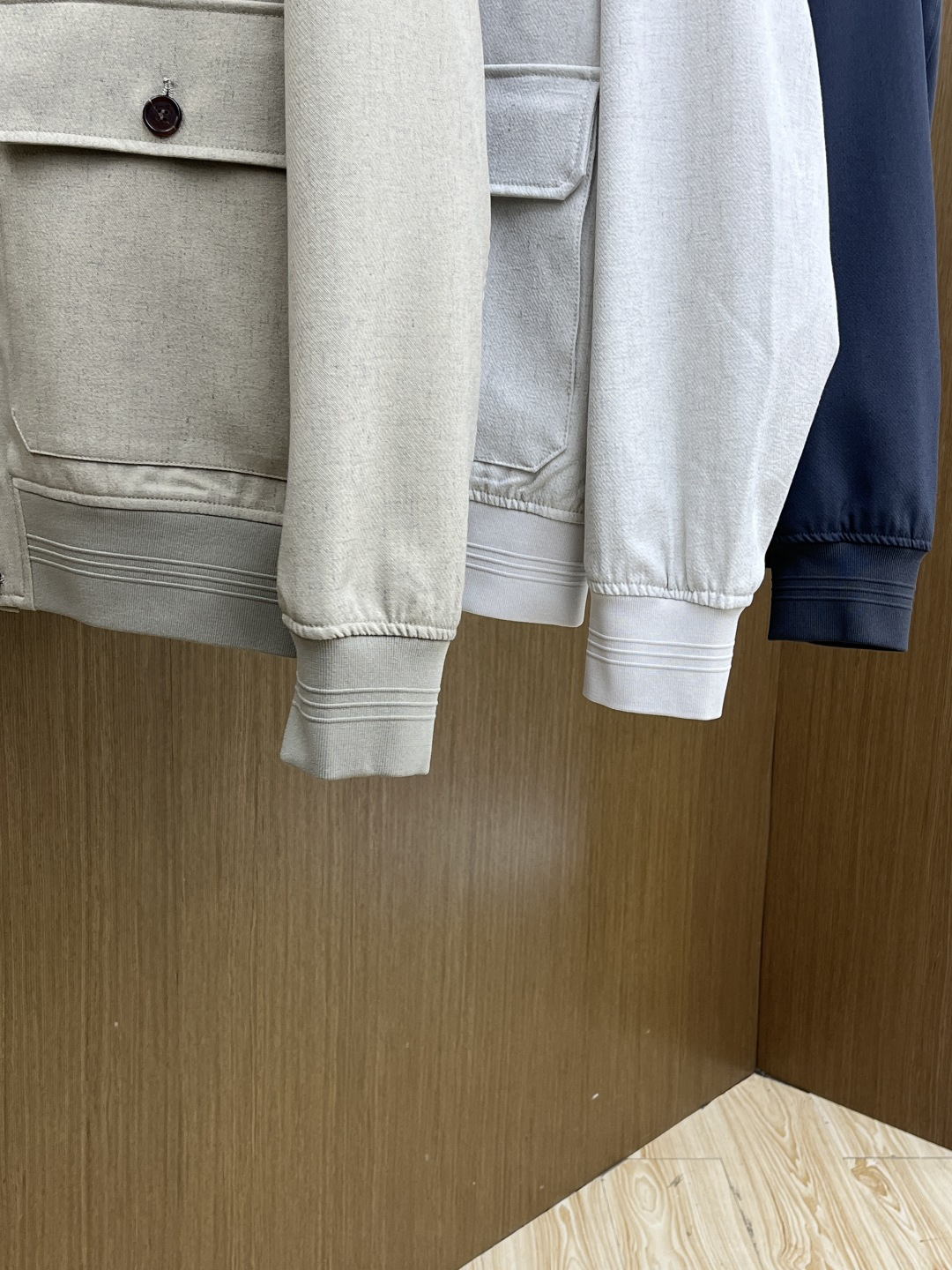 早春款 Loro Piana 🔥🔥早春轻奢老钱风系列，最新时尚排扣立领夹克外套.简约不单一，处处细节显工