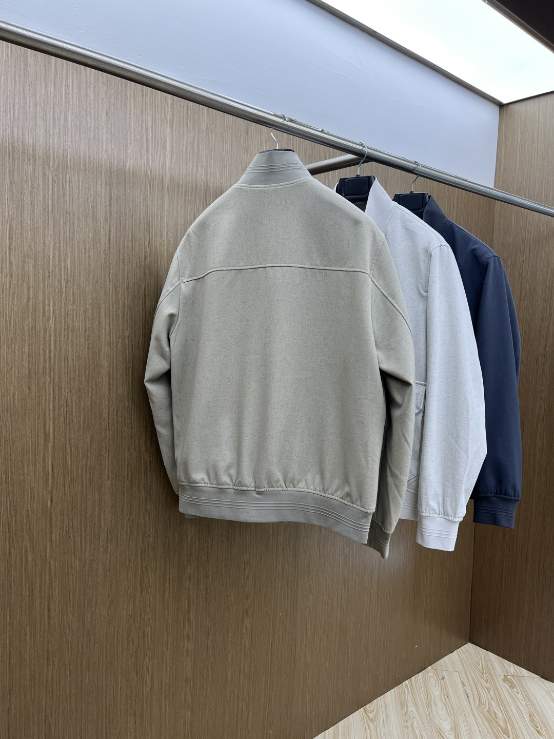 早春款 Loro Piana 🔥🔥早春轻奢老钱风系列，最新时尚排扣立领夹克外套.简约不单一，处处细节显工