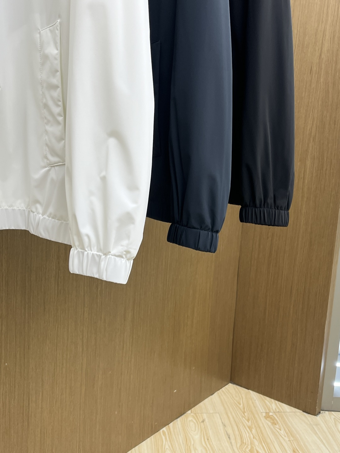 早春款 PD 🔥🔥早春休闲系列，最新时尚立领夹克外套.经典三角标志，处处细节显工艺足够的高级 结构性剪裁