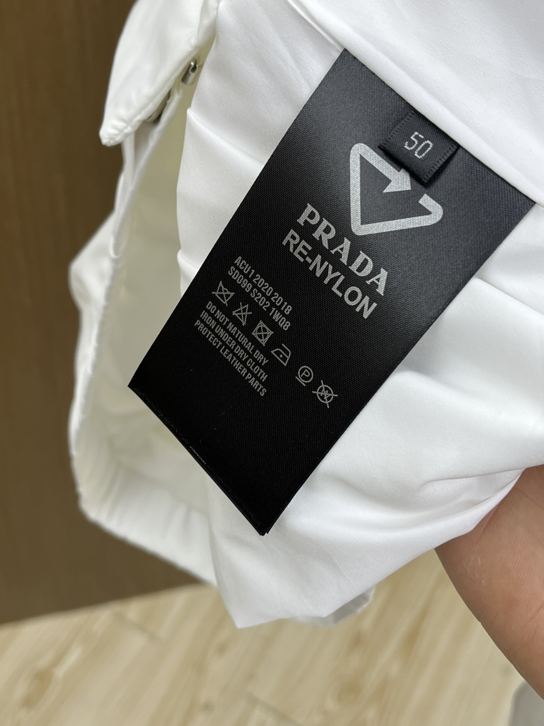 早春款 PD 🔥🔥早春休闲系列，最新时尚立领夹克外套.经典三角标志，处处细节显工艺足够的高级 结构性剪裁