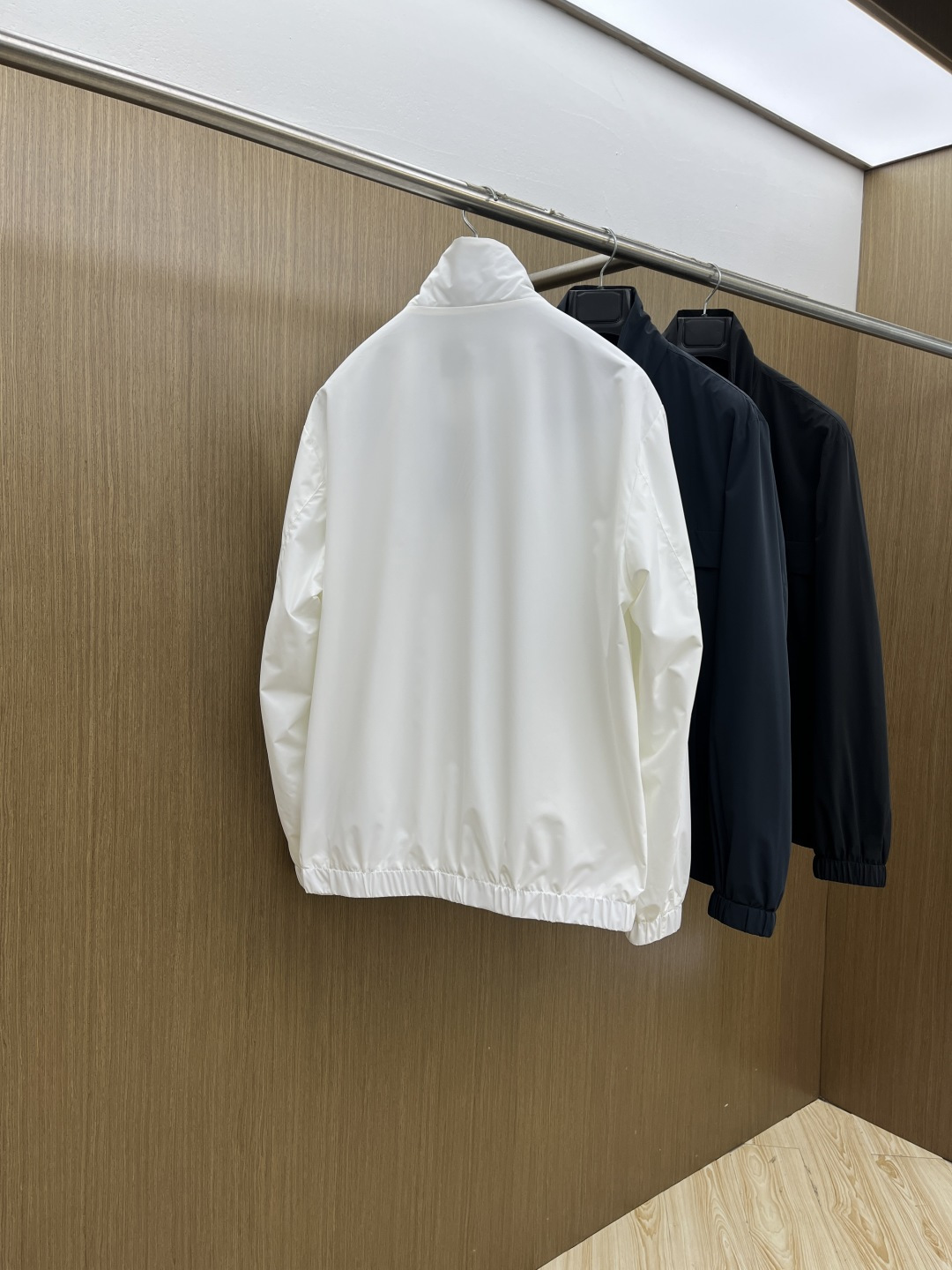 早春款 PD 🔥🔥早春休闲系列，最新时尚立领夹克外套.经典三角标志，处处细节显工艺足够的高级 结构性剪裁