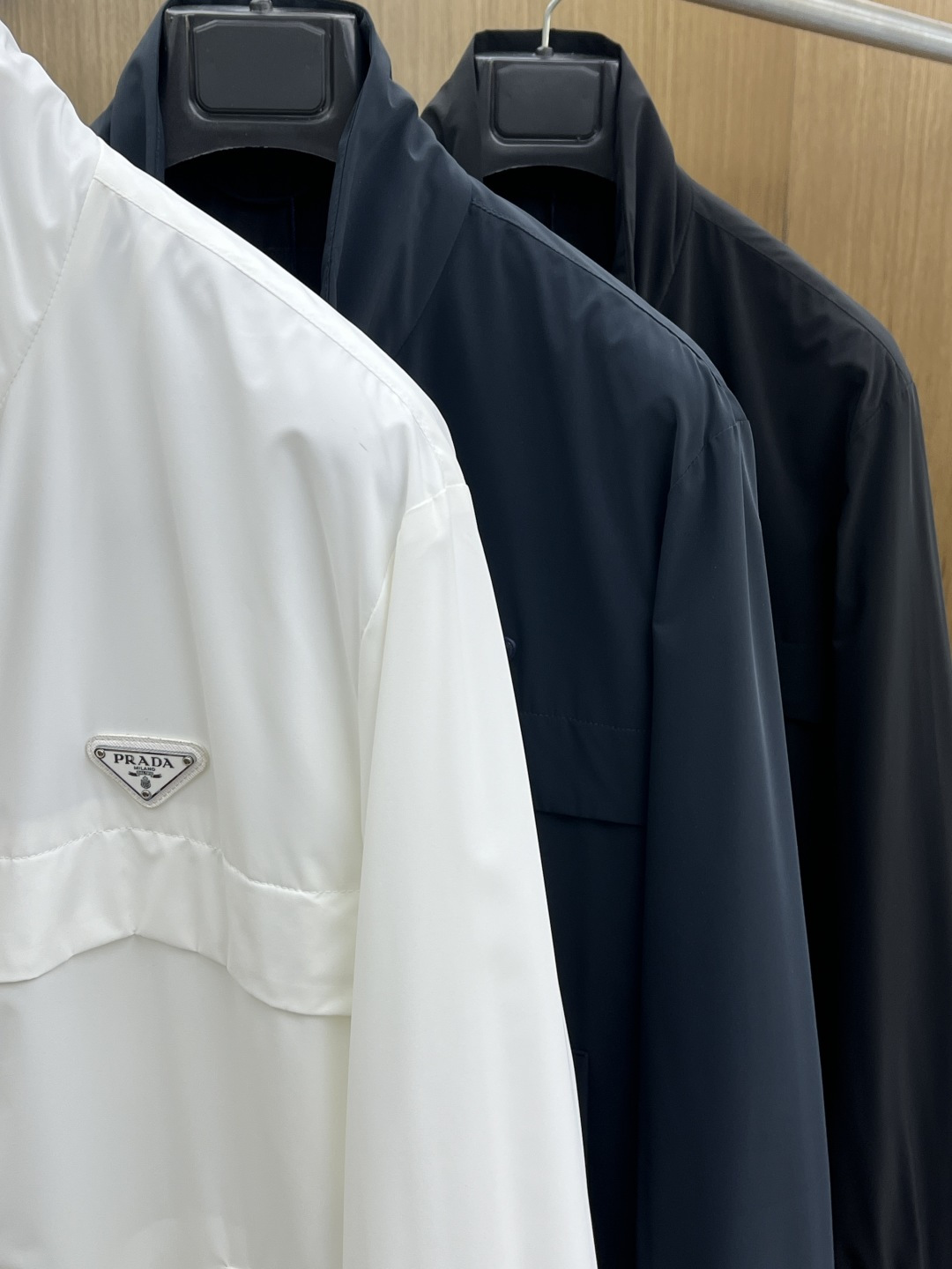 早春款 PD 🔥🔥早春休闲系列，最新时尚立领夹克外套.经典三角标志，处处细节显工艺足够的高级 结构性剪裁