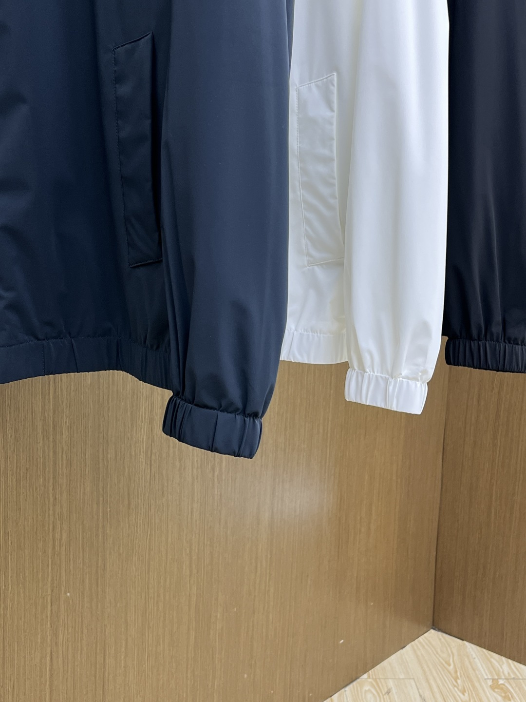 早春款 PD 🔥🔥早春休闲系列，最新时尚立领夹克外套.经典三角标志，处处细节显工艺足够的高级 结构性剪裁